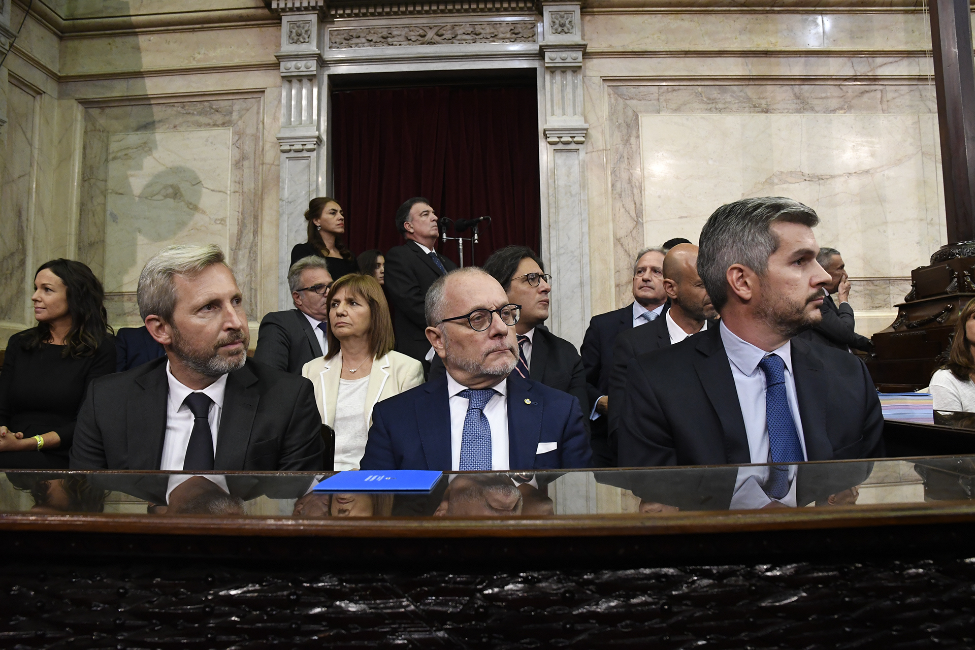 Galeria de imagenes de la noticia IMPORTANTES FIGURAS INSTITUCIONALES EN LA ASAMBLEA QUE RECIBIÓ AL PRESIDENTE 